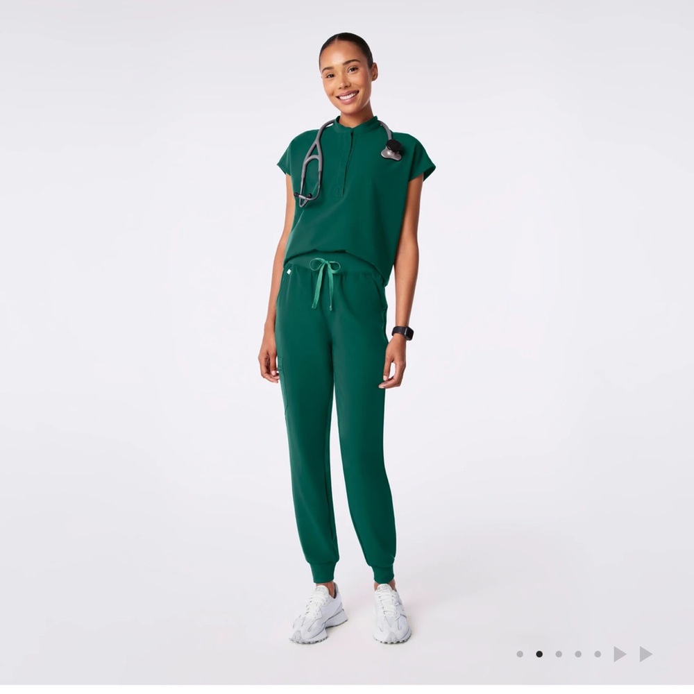 Figs Hunter green set Rafael Top and jogger scrub Collection xxs/xxsP
Worn once!